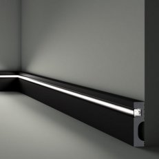 Плінтус IL11black 80х20 мм