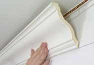 Клей и инструменты для монтажа плинтусов и багетов Клей и инструменты для монтажа плинтусов и багетов
